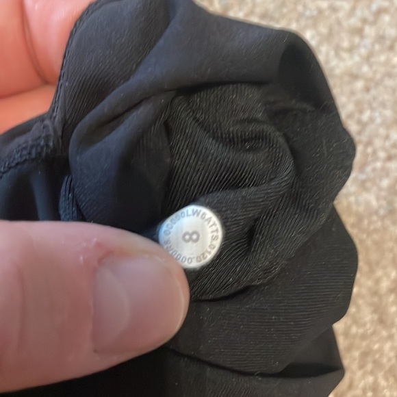 Size 8 VGUC Lululemon leggings - black - Picture 3 of 4